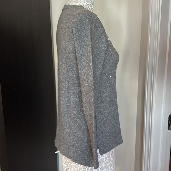 GREAT condition Crown & Ivy pearl embellished sweatshirt grey color size XS - Picture 3 of 5
